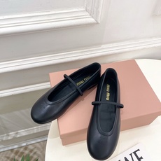 Miu Miu | 缪缪 26𝐬𝐬🖤2026早秋新品 专柜主打最新走秀款一脚蹬弹力带玛丽珍芭蕾舞鞋 火 Miu Miu | 缪缪 26𝐬𝐬🖤2026早秋新品 专柜主打最新走秀款一脚蹬弹力带玛丽珍芭蕾舞鞋 火