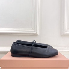Miu Miu | 缪缪 26𝐬𝐬🖤2026早秋新品 专柜主打最新走秀款一脚蹬弹力带玛丽珍芭蕾舞鞋 火 Miu Miu | 缪缪 26𝐬𝐬🖤2026早秋新品 专柜主打最新走秀款一脚蹬弹力带玛丽珍芭蕾舞鞋 火