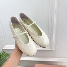 Miu Miu | 缪缪 26𝐬𝐬🖤2026早秋新品 专柜主打最新走秀款一脚蹬弹力带玛丽珍芭蕾舞鞋 火 Miu Miu | 缪缪 26𝐬𝐬🖤2026早秋新品 专柜主打最新走秀款一脚蹬弹力带玛丽珍芭蕾舞鞋 火