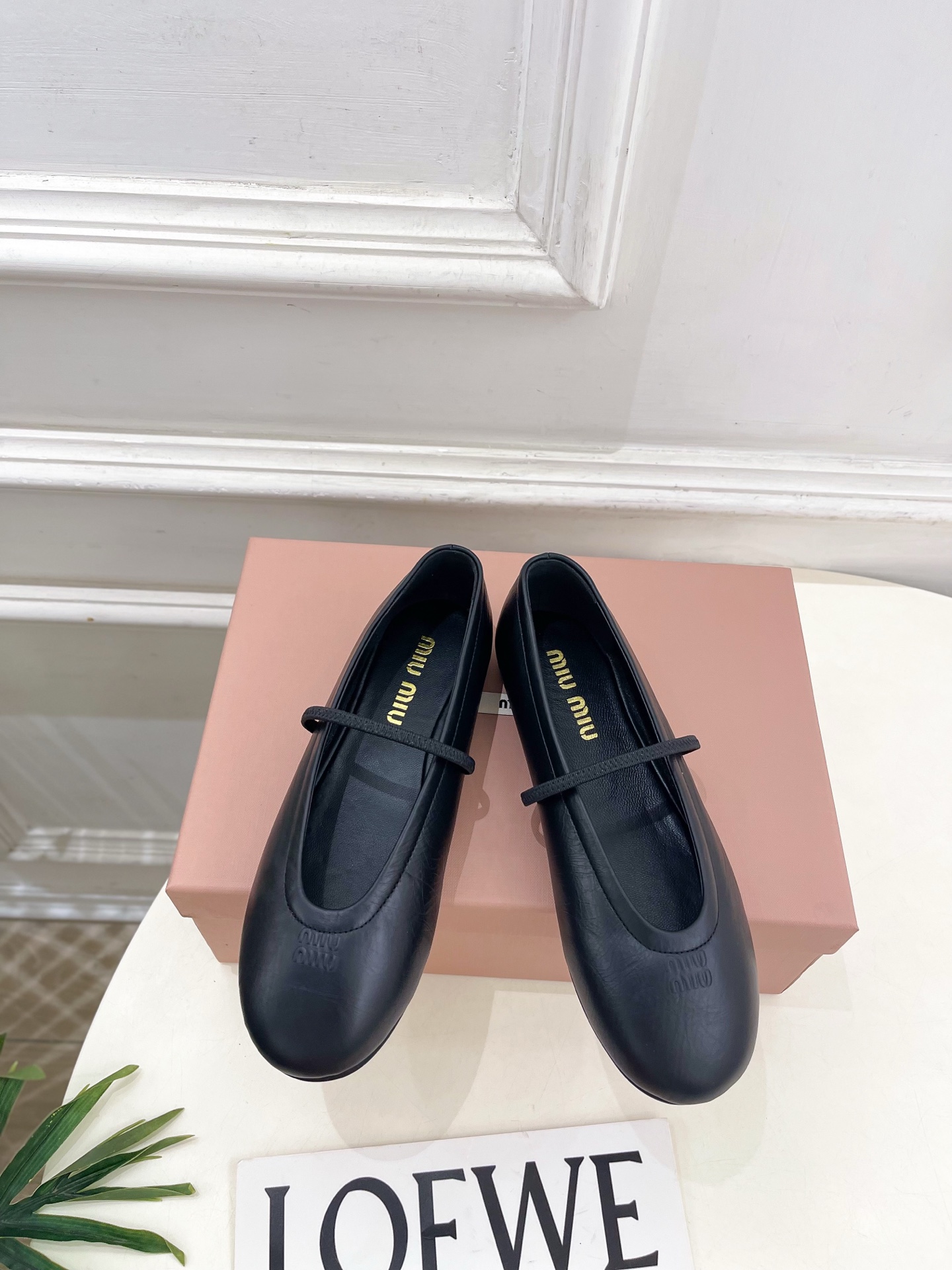 Miu Miu | 缪缪  26𝐬𝐬🖤2026早秋新品 专柜主打最新走秀款一脚蹬弹力带玛丽珍芭蕾舞鞋 火
