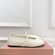 Miu Miu | 缪缪 26𝐬𝐬🖤2026早秋新品 专柜主打最新走秀款一脚蹬弹力带玛丽珍芭蕾舞鞋 火 Miu Miu | 缪缪 26𝐬𝐬🖤2026早秋新品 专柜主打最新走秀款一脚蹬弹力带玛丽珍芭蕾舞鞋 火