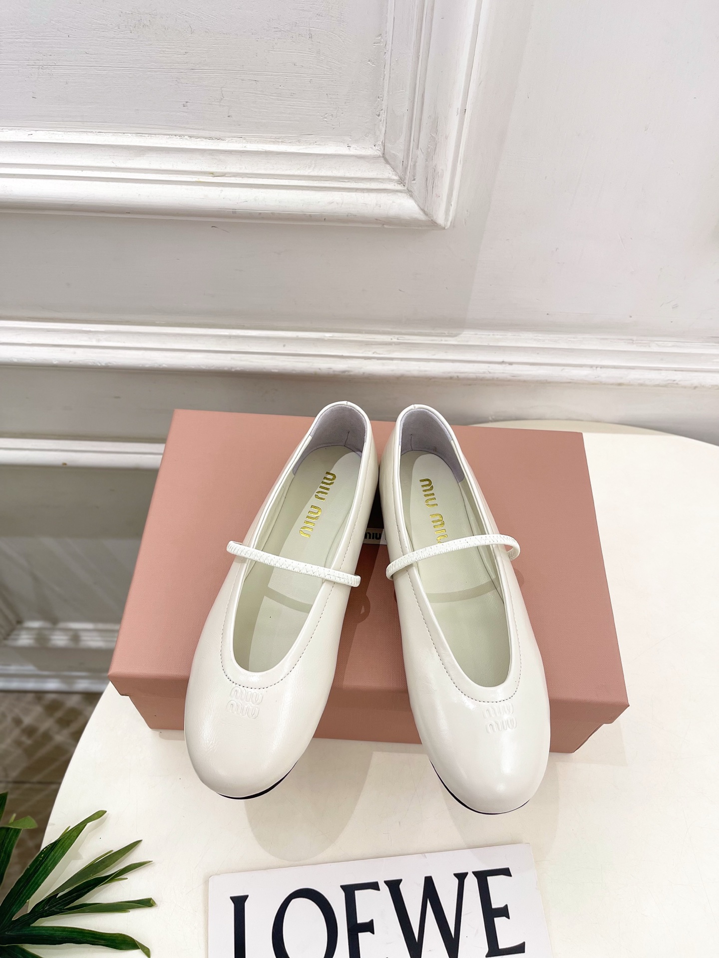 Miu Miu | 缪缪  26𝐬𝐬🖤2026早秋新品 专柜主打最新走秀款一脚蹬弹力带玛丽珍芭蕾舞鞋 火