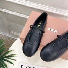 Miu Miu | 缪缪 26𝐬𝐬🖤2026早秋新品 专柜主打最新走秀款一脚蹬弹力带玛丽珍芭蕾舞鞋 火 Miu Miu | 缪缪 26𝐬𝐬🖤2026早秋新品 专柜主打最新走秀款一脚蹬弹力带玛丽珍芭蕾舞鞋 火