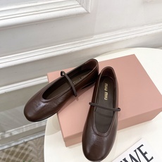 Miu Miu | 缪缪 26𝐬𝐬🖤2026早秋新品 专柜主打最新走秀款一脚蹬弹力带玛丽珍芭蕾舞鞋 火 Miu Miu | 缪缪 26𝐬𝐬🖤2026早秋新品 专柜主打最新走秀款一脚蹬弹力带玛丽珍芭蕾舞鞋 火
