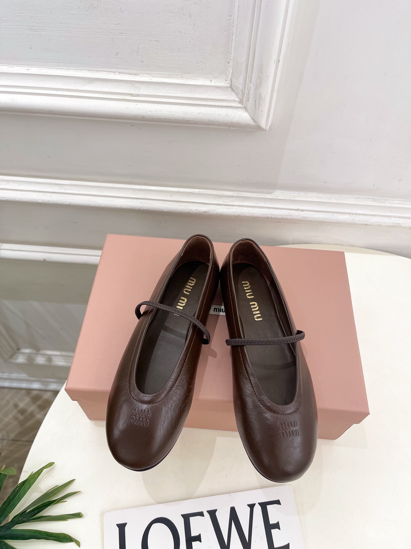Miu Miu | 缪缪  26𝐬𝐬🖤2026早秋新品 专柜主打最新走秀款一脚蹬弹力带玛丽珍芭蕾舞鞋 火