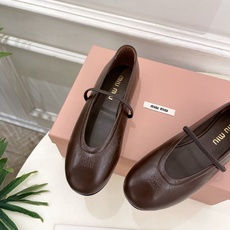 Miu Miu | 缪缪 26𝐬𝐬🖤2026早秋新品 专柜主打最新走秀款一脚蹬弹力带玛丽珍芭蕾舞鞋 火 Miu Miu | 缪缪 26𝐬𝐬🖤2026早秋新品 专柜主打最新走秀款一脚蹬弹力带玛丽珍芭蕾舞鞋 火