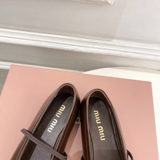Miu Miu | 缪缪 26𝐬𝐬🖤2026早秋新品 专柜主打最新走秀款一脚蹬弹力带玛丽珍芭蕾舞鞋 火 Miu Miu | 缪缪 26𝐬𝐬🖤2026早秋新品 专柜主打最新走秀款一脚蹬弹力带玛丽珍芭蕾舞鞋 火