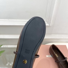 Miu Miu | 缪缪 26𝐬𝐬🖤2026早秋新品 专柜主打最新走秀款一脚蹬弹力带玛丽珍芭蕾舞鞋 火 Miu Miu | 缪缪 26𝐬𝐬🖤2026早秋新品 专柜主打最新走秀款一脚蹬弹力带玛丽珍芭蕾舞鞋 火