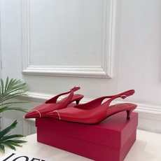 Valentino 华伦天奴 26𝐬𝐬2026春夏新品金属小V扣尖头猫跟后空凉鞋上新☑️———————— Valentino 华伦天奴 26𝐬𝐬2026春夏新品金属小V扣尖头猫跟后空凉鞋上新☑️————————