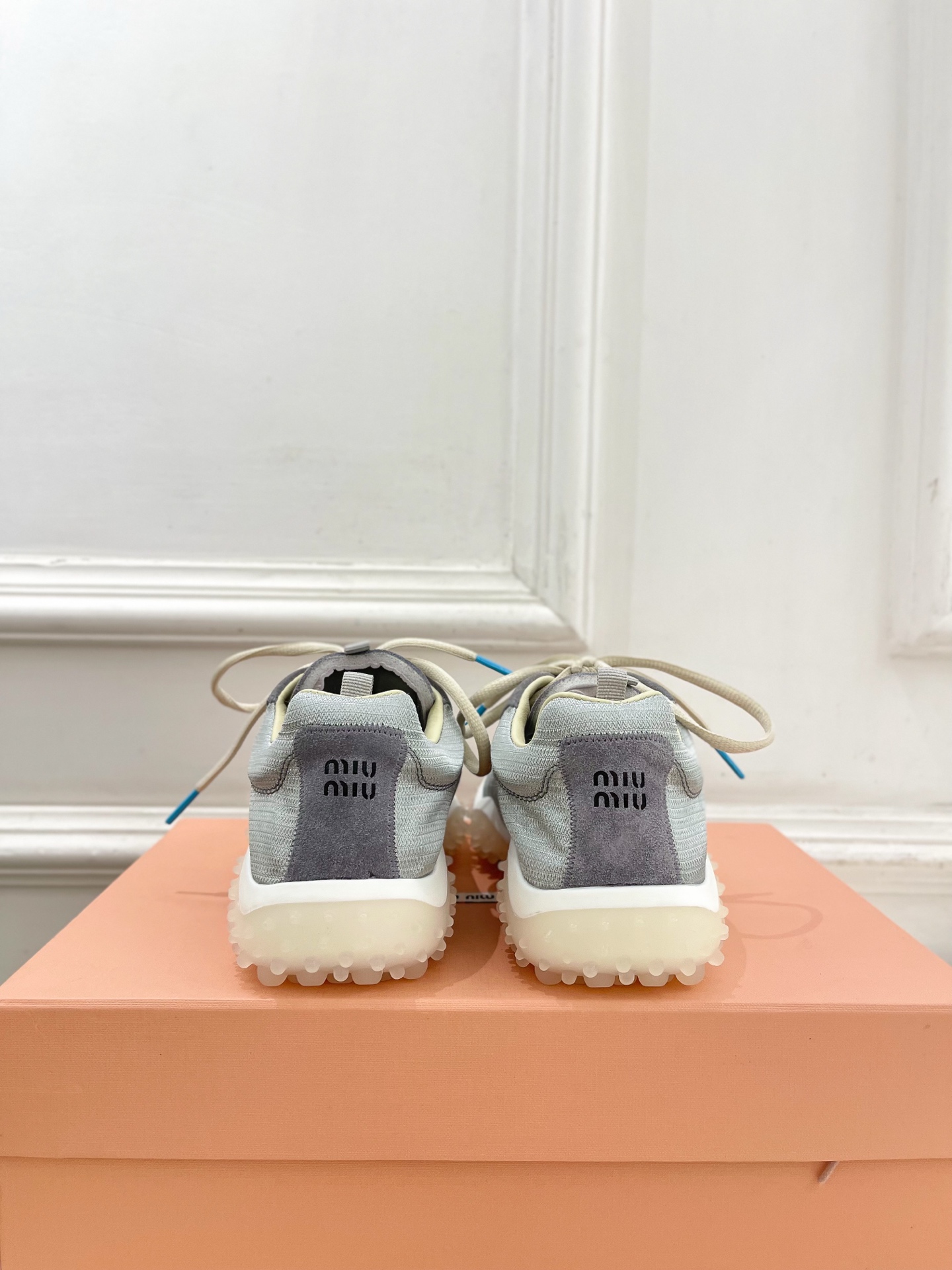 Miu Miu | 缪缪  26𝐬𝐬 🖤专柜主打最新秀款 2026新品拼色方头德训休闲运动鞋火爆上新！ 🍒BS缪家高货 