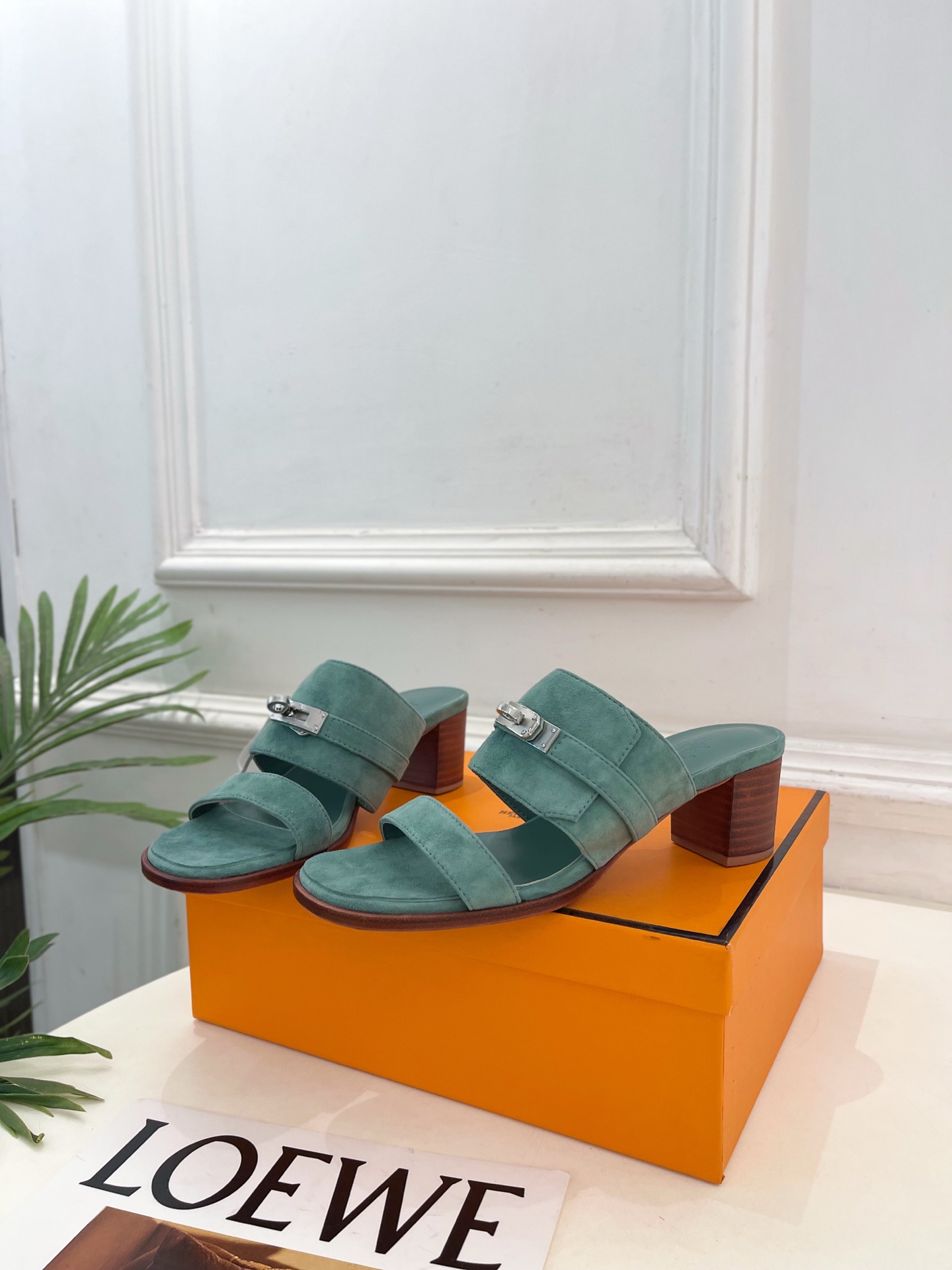 🐎𝐇𝐄𝐑𝐌𝐄* 爱玛仕 26𝐬𝐬  🌈2026春夏新品 专柜新款 经典kelly扣一字带粗跟拖鞋 系列〰 ◽鞋面：原版特