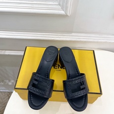 𝐅𝐄𝐍𝐃𝐈 | 芬迪 26𝐬𝐬 ⭐️2026春夏新品 今日推荐 FD镂空粗跟拖鞋 系列~ ❥ BS升级版 专柜 𝐅𝐄𝐍𝐃𝐈 | 芬迪 26𝐬𝐬 ⭐️2026春夏新品 今日推荐 FD镂空粗跟拖鞋 系列~ ❥ BS升级版 专柜