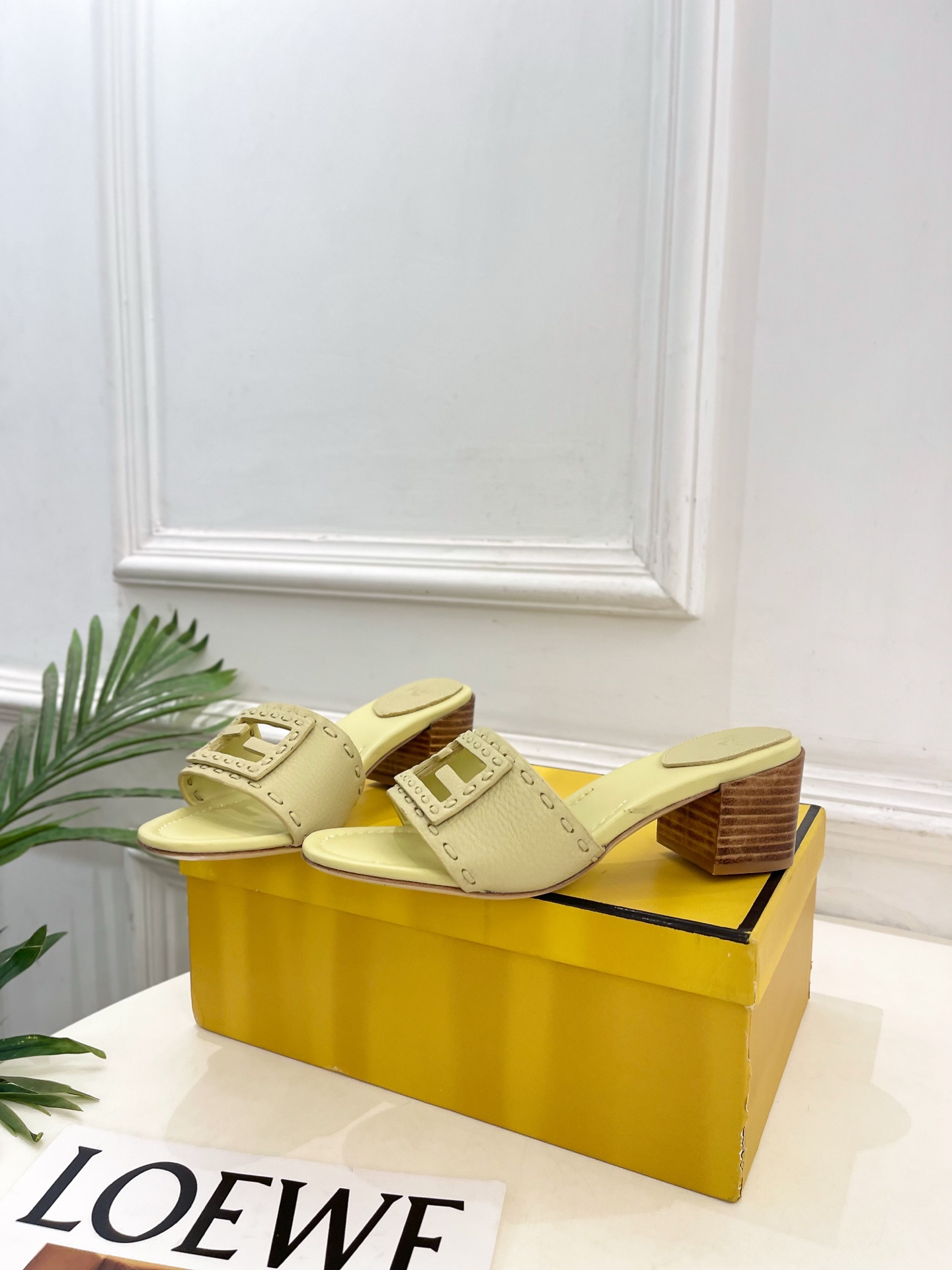 𝐅𝐄𝐍𝐃𝐈  |  芬迪  26𝐬𝐬  ⭐️2026春夏新品 今日推荐 FD镂空粗跟拖鞋 系列～ ❥ BS升级版  专柜