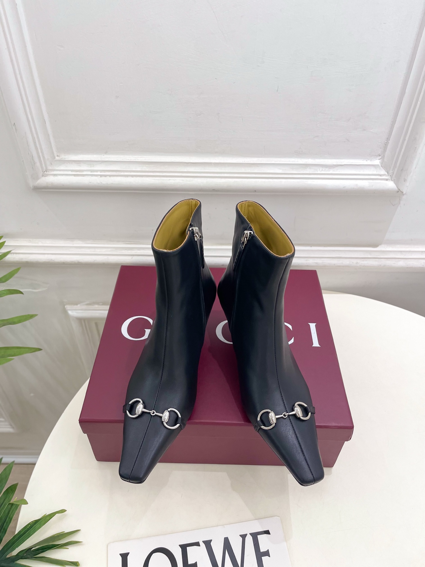 NO:922426,Gucci | Gucci 26 G’s main series is finally released, and the products are worth looking forward to!  Original classic, create new design, 2026 early autumn new product, Vittoria horsebit small square toe cat heel short boots, purchasing agent level!  Full of high-end feel!  A favorite among bloggers at home and abroad, it is retro and fashionable, easy to wear and looks great on your feet!  BS official website mainly recommends, new colors are constantly updated ━━━━━ t ━━━━━ Upper highly customized imported cowhide/GG cloth Lining: imported cowhide lining Outsole Italian imported genuine leather outsole Heel height 5.5cm Shoe size: 35-39 (40.41. can be customized)  No. 2607004,boots,gucci,gucci,gucci,boots,cowhide,Leather soles19860909Gucci | 古驰 26  G家 主打系列终于面世,狠货值得期待！原有的经典 创造新设计 2026早秋新品 vittoria马衔扣小方头猫跟短靴 代购级别！高级感十足！国内外博主刷爆的一款,复古又时髦 穿搭简便 上脚美炸了！BS官网主推,新色持续更新 ━━━━━ t ━━━━━ 鞋面高定制进口牛皮/GG布  内里: 进口牛皮里 大底意大利进口真皮大底 跟高5.5cm 鞋码: 35-39（40.41.可定制）  编号2607004,靴子,gucci,gucci,gucci,boots,cowhide,Leather soles,Women's Shoes