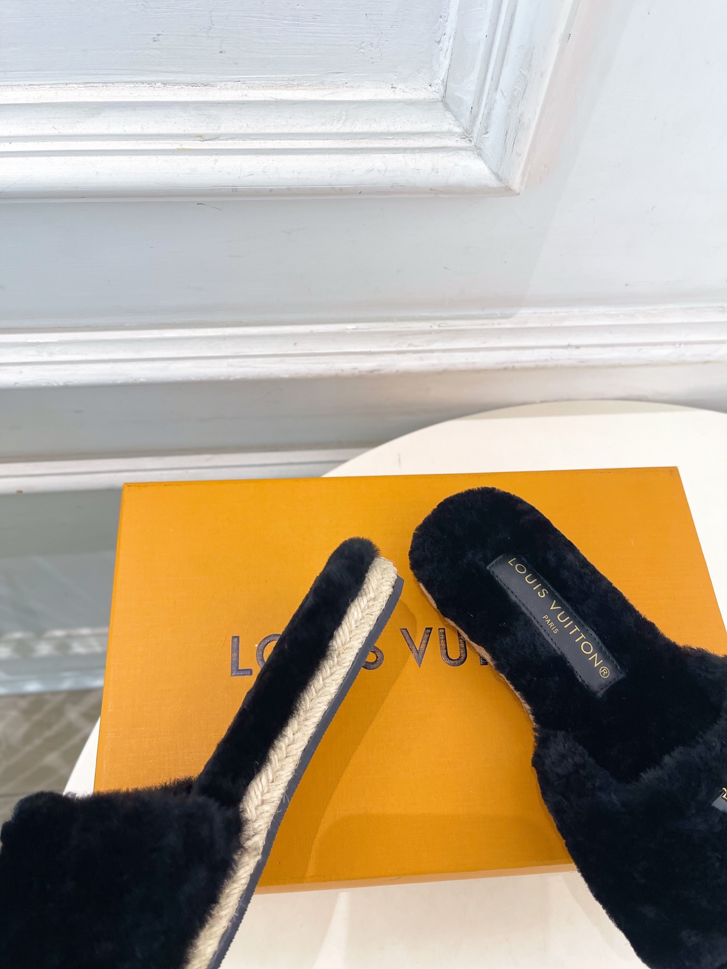 LV | 路易威登 26𝐬𝐬 🧡💚2026早秋新品 顶级版本‼️原版一致 专柜主打最新款 LV 麻绳底毛毛平底拖鞋 LV | 路易威登 26𝐬𝐬 🧡💚2026早秋新品 顶级版本‼️原版一致 专柜主打最新款 LV 麻绳底毛毛平底拖鞋