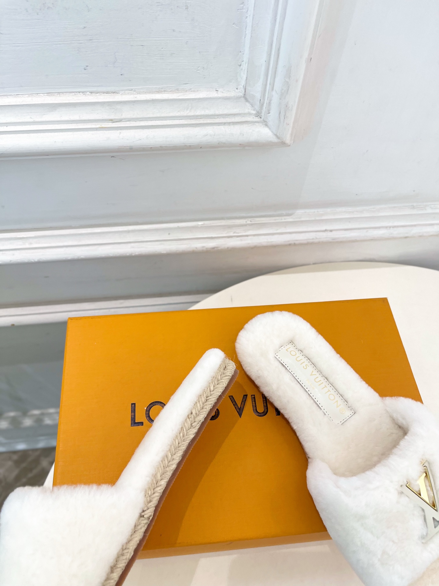 LV | 路易威登 26𝐬𝐬 🧡💚2026早秋新品 顶级版本‼️原版一致 专柜主打最新款 LV 麻绳底毛毛平底拖鞋 LV | 路易威登 26𝐬𝐬 🧡💚2026早秋新品 顶级版本‼️原版一致 专柜主打最新款 LV 麻绳底毛毛平底拖鞋