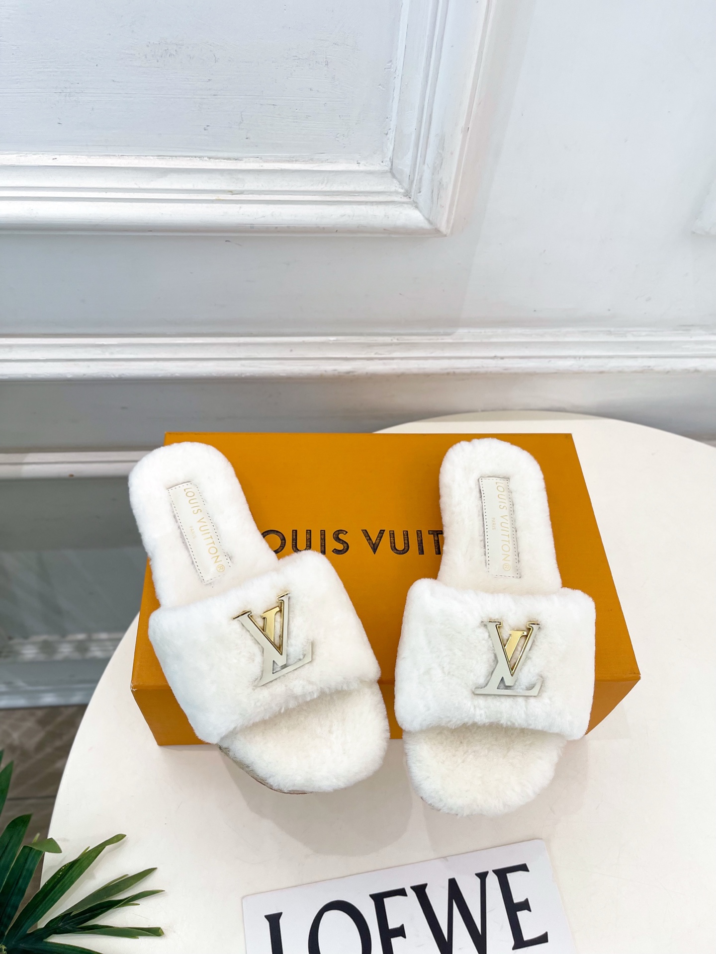 LV | 路易威登 26𝐬𝐬 🧡💚2026早秋新品 顶级版本‼️原版一致 专柜主打最新款 LV 麻绳底毛毛平底拖鞋 LV | 路易威登 26𝐬𝐬 🧡💚2026早秋新品 顶级版本‼️原版一致 专柜主打最新款 LV 麻绳底毛毛平底拖鞋