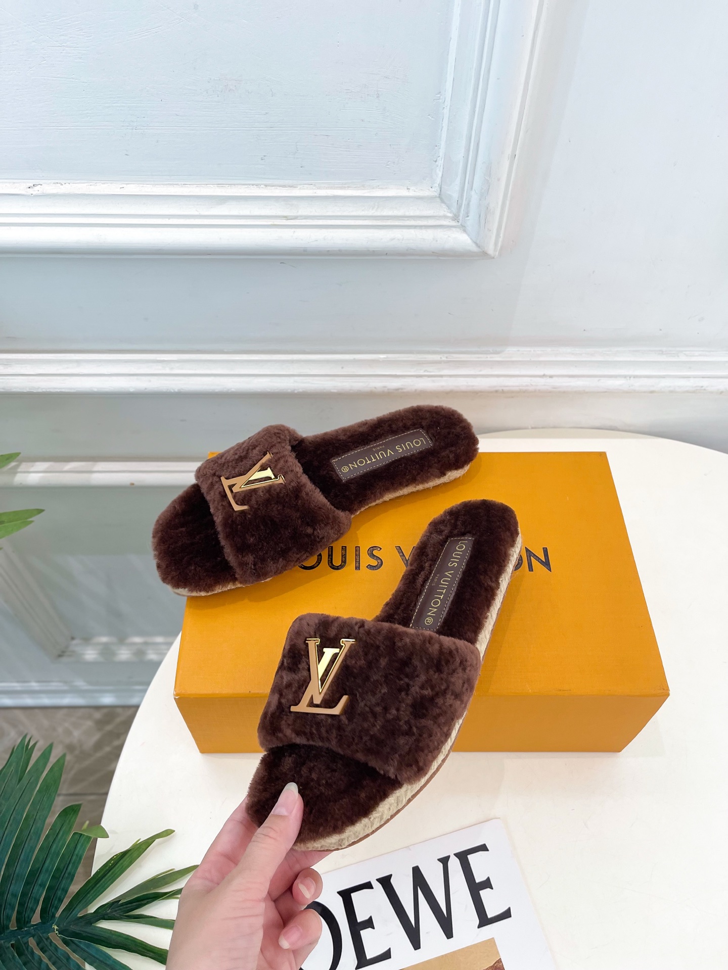 LV | 路易威登 26𝐬𝐬 🧡💚2026早秋新品 顶级版本‼️原版一致 专柜主打最新款 LV 麻绳底毛毛平底拖鞋 LV | 路易威登 26𝐬𝐬 🧡💚2026早秋新品 顶级版本‼️原版一致 专柜主打最新款 LV 麻绳底毛毛平底拖鞋