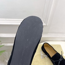 The row 2026春夏新品 复古蝴蝶结褶皱一脚蹬乐福鞋 ————————— 作为这两年最受欢迎的设计师牌,设计简单 The row 2026春夏新品 复古蝴蝶结褶皱一脚蹬乐福鞋 ————————— 作为这两年最受欢迎的设计师牌,设计简单