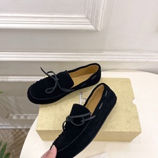 The row 2026春夏新品 复古蝴蝶结褶皱一脚蹬乐福鞋 ————————— 作为这两年最受欢迎的设计师牌,设计简单 The row 2026春夏新品 复古蝴蝶结褶皱一脚蹬乐福鞋 ————————— 作为这两年最受欢迎的设计师牌,设计简单