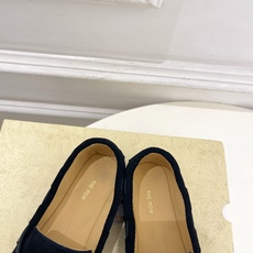 The row 2026春夏新品 复古蝴蝶结褶皱一脚蹬乐福鞋 ————————— 作为这两年最受欢迎的设计师牌,设计简单 The row 2026春夏新品 复古蝴蝶结褶皱一脚蹬乐福鞋 ————————— 作为这两年最受欢迎的设计师牌,设计简单