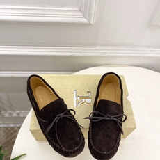 The row 2026春夏新品 复古蝴蝶结褶皱一脚蹬乐福鞋 ————————— 作为这两年最受欢迎的设计师牌,设计简单 The row 2026春夏新品 复古蝴蝶结褶皱一脚蹬乐福鞋 ————————— 作为这两年最受欢迎的设计师牌,设计简单
