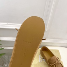 The row 2026春夏新品 复古蝴蝶结褶皱一脚蹬乐福鞋 ————————— 作为这两年最受欢迎的设计师牌,设计简单 The row 2026春夏新品 复古蝴蝶结褶皱一脚蹬乐福鞋 ————————— 作为这两年最受欢迎的设计师牌,设计简单