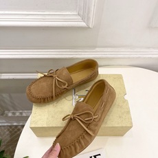 The row 2026春夏新品 复古蝴蝶结褶皱一脚蹬乐福鞋 ————————— 作为这两年最受欢迎的设计师牌,设计简单 The row 2026春夏新品 复古蝴蝶结褶皱一脚蹬乐福鞋 ————————— 作为这两年最受欢迎的设计师牌,设计简单