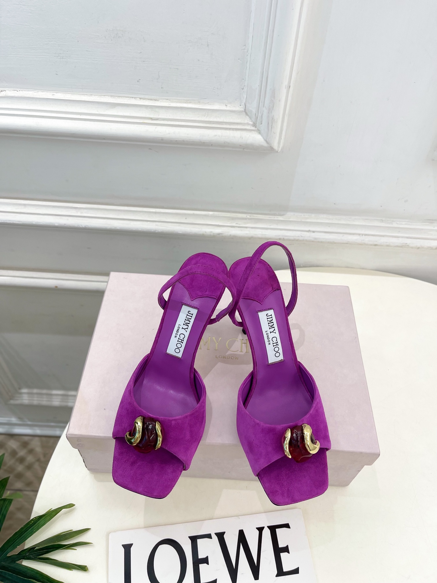 NO:922446,JimmyChoo 26 ———— 2026 spring and summer new products. The latest JC minimalist metal buckle high-heeled sandals in the counter. BS celebrity style. A shoe that is super comfortable on the feet. It lasts forever. The fashionable charm starts from the first step. Enjoy the envious eyes. This year, the pointed-toe high-heeled shoes are more popular and have begun to lead the fashion trend again. They are versatile and durable!  Original high-customized sheepskin upper, imported sheepskin lining, original Italian genuine leather outsole, heel height 9cm, size 35~39 (40.41 custom-made, non-returnable) No. 2607045, high heels and sandals,jimmy choo,jimmy choo,sandals,high heels,sheepskin,sheep,Leather soles19860909JimmyChoo 吉米周 26 ———  2026春夏新品 专柜最新JC极简金属扣高跟凉鞋 BS名媛气质款 上脚超级舒适的一款鞋,历久弥新,时髦魅力始于足下,悦享羡慕眼光,今年尖头高跟鞋比较香,又开始引领时尚趋势了,百搭耐看 ！ 鞋面原版高定制羊京 内里进口羊皮里 大底原版意大利真皮大底 跟高9cm 尺码35~39（40.41定做不退换）  编号2607045,高跟鞋凉鞋,jimmy choo,jimmy choo,sandals,high heels,sheepskin,sheep,Leather soles,Women's Shoes