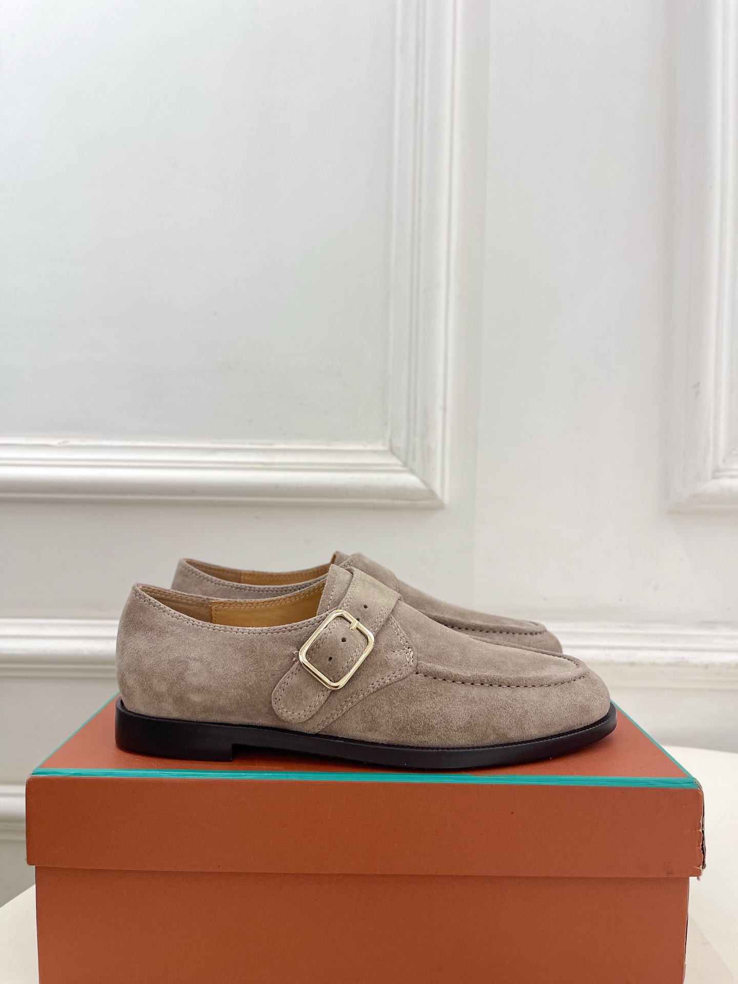 Loro Piana 乐悠翩雅 代购级别⚠️2026新品复古英伦风皮带扣情侣款皮鞋 ————————— LP是意大利顶级 Loro Piana 乐悠翩雅 代购级别⚠️2026新品复古英伦风皮带扣情侣款皮鞋 ————————— LP是意大利顶级