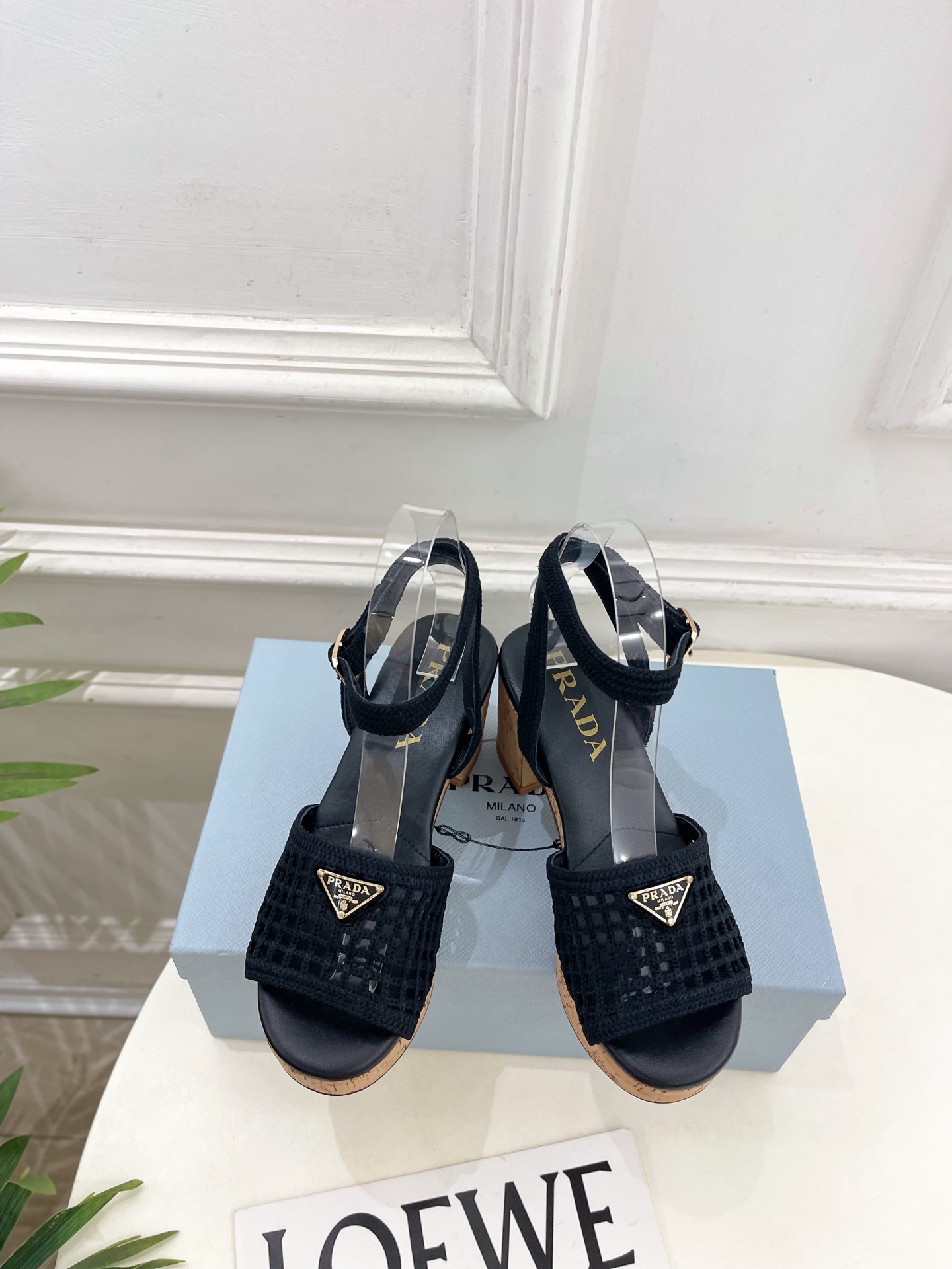 PRADA 普拉达 26𝐬𝐬 🌈2026春夏新品 专柜走秀款 经典三角标镂空编织粗跟凉鞋 系列〰 ◽鞋面:原版高定制 PRADA 普拉达 26𝐬𝐬 🌈2026春夏新品 专柜走秀款 经典三角标镂空编织粗跟凉鞋 系列〰 ◽鞋面:原版高定制