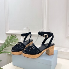 PRADA 普拉达 26𝐬𝐬 🌈2026春夏新品 专柜走秀款 经典三角标镂空编织粗跟凉鞋 系列〰 ◽鞋面:原版高定制 PRADA 普拉达 26𝐬𝐬 🌈2026春夏新品 专柜走秀款 经典三角标镂空编织粗跟凉鞋 系列〰 ◽鞋面:原版高定制