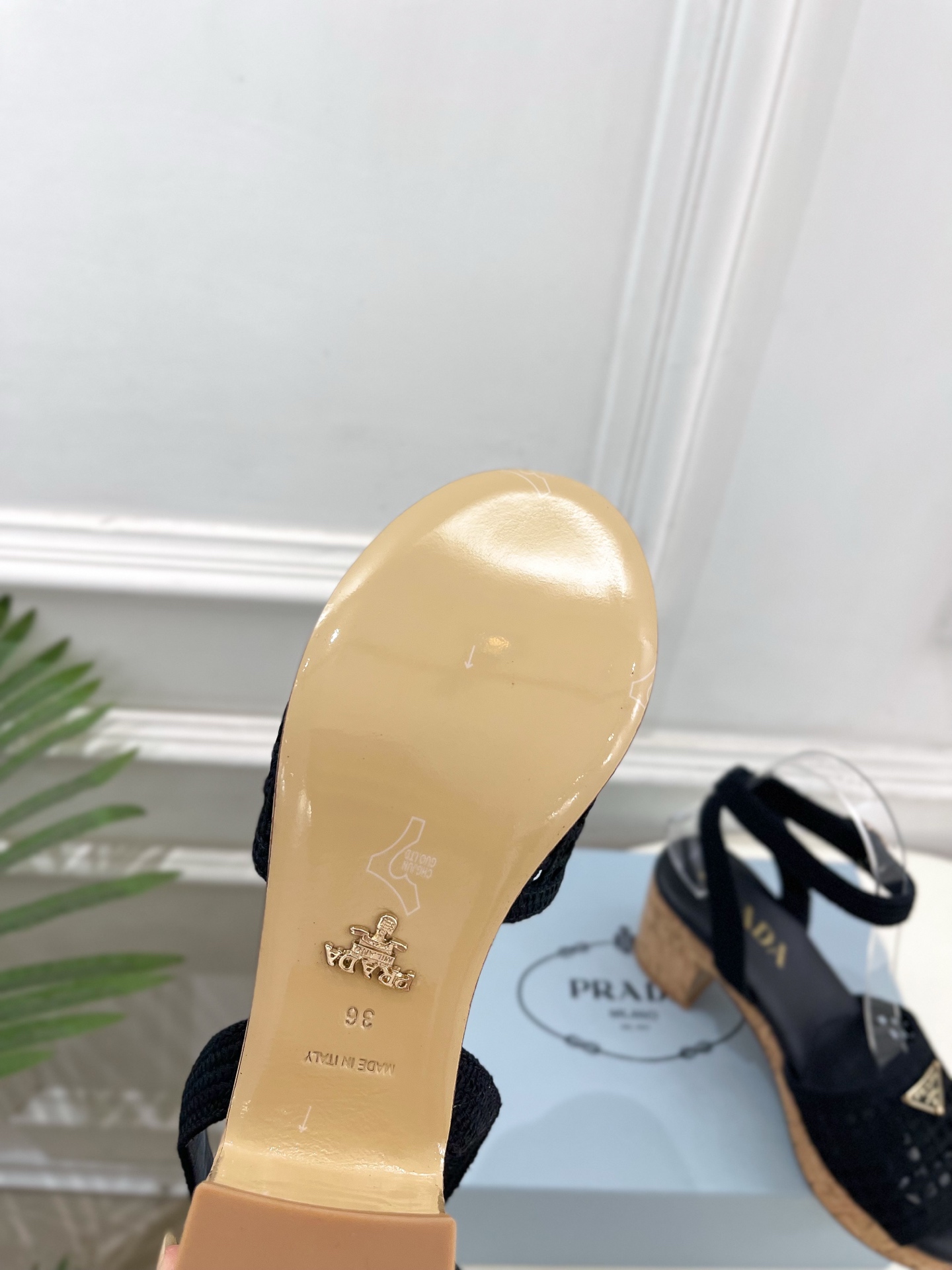 PRADA 普拉达 26𝐬𝐬 🌈2026春夏新品 专柜走秀款 经典三角标镂空编织粗跟凉鞋 系列〰 ◽鞋面:原版高定制 PRADA 普拉达 26𝐬𝐬 🌈2026春夏新品 专柜走秀款 经典三角标镂空编织粗跟凉鞋 系列〰 ◽鞋面:原版高定制