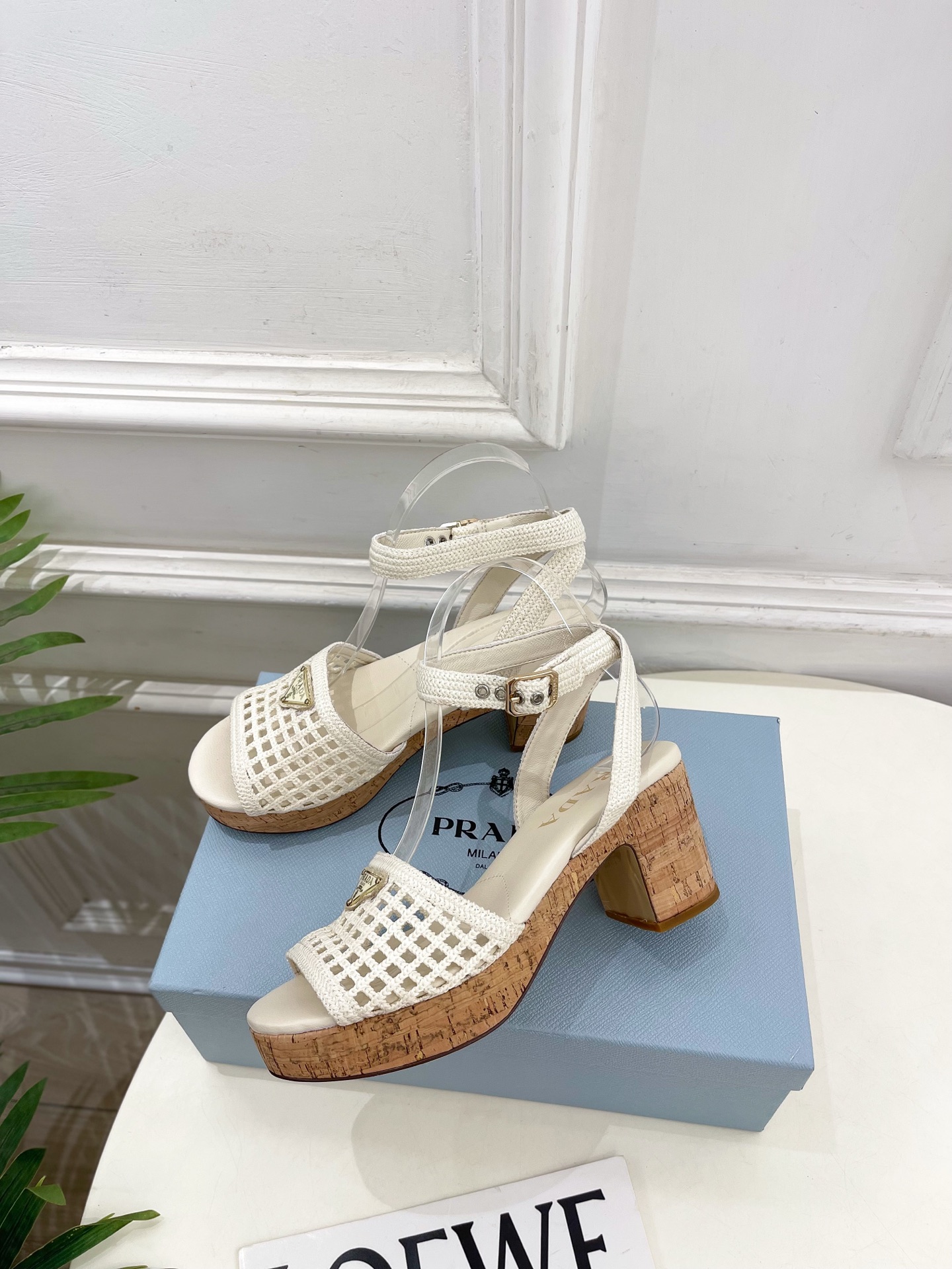 PRADA 普拉达 26𝐬𝐬 🌈2026春夏新品 专柜走秀款 经典三角标镂空编织粗跟凉鞋 系列〰 ◽鞋面:原版高定制 PRADA 普拉达 26𝐬𝐬 🌈2026春夏新品 专柜走秀款 经典三角标镂空编织粗跟凉鞋 系列〰 ◽鞋面:原版高定制