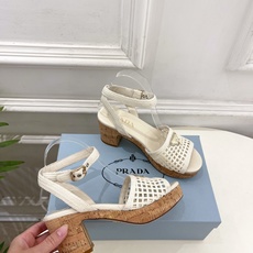 PRADA 普拉达 26𝐬𝐬 🌈2026春夏新品 专柜走秀款 经典三角标镂空编织粗跟凉鞋 系列〰 ◽鞋面:原版高定制 PRADA 普拉达 26𝐬𝐬 🌈2026春夏新品 专柜走秀款 经典三角标镂空编织粗跟凉鞋 系列〰 ◽鞋面:原版高定制