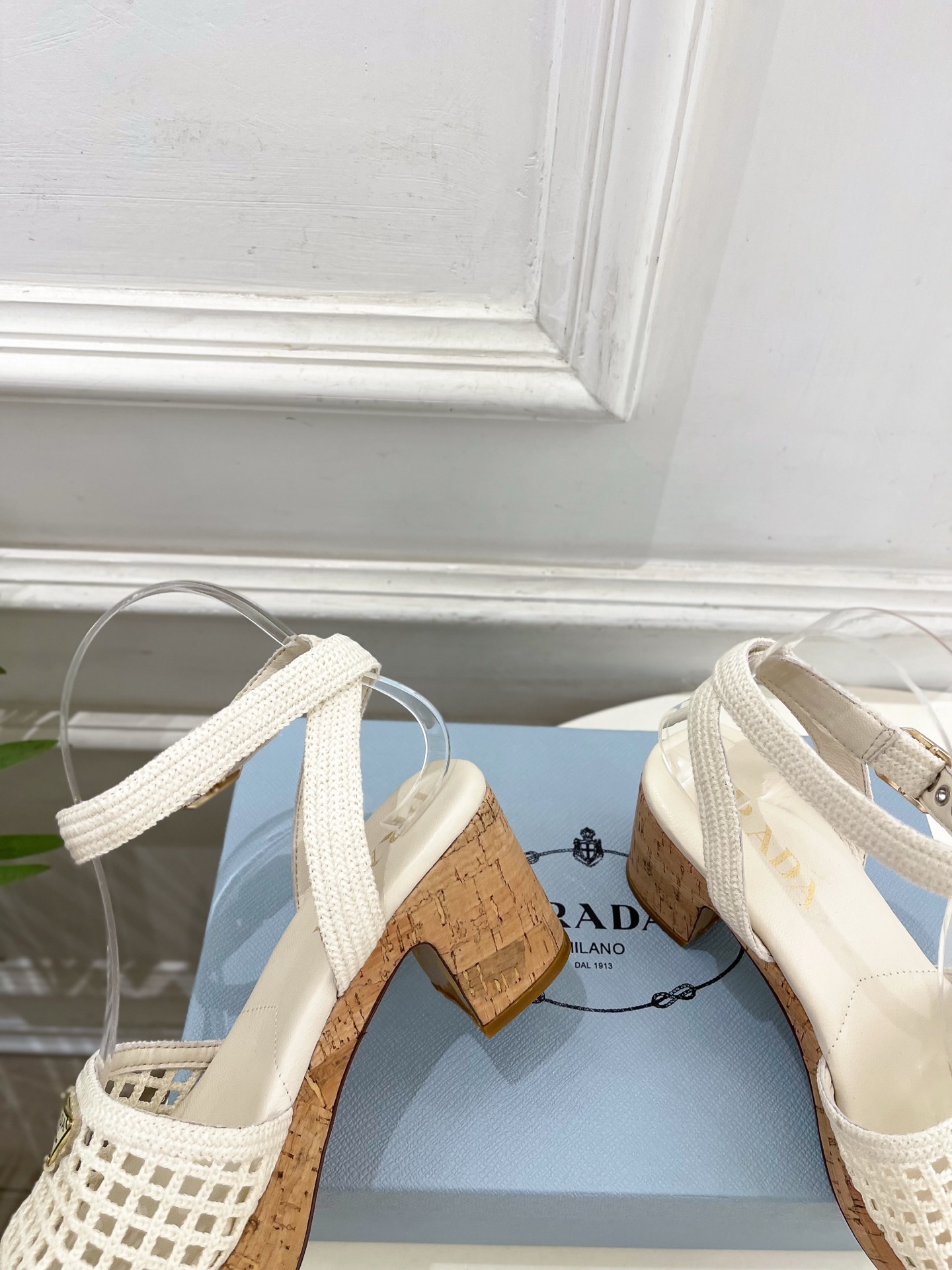 PRADA 普拉达 26𝐬𝐬 🌈2026春夏新品 专柜走秀款 经典三角标镂空编织粗跟凉鞋 系列〰 ◽鞋面:原版高定制 PRADA 普拉达 26𝐬𝐬 🌈2026春夏新品 专柜走秀款 经典三角标镂空编织粗跟凉鞋 系列〰 ◽鞋面:原版高定制