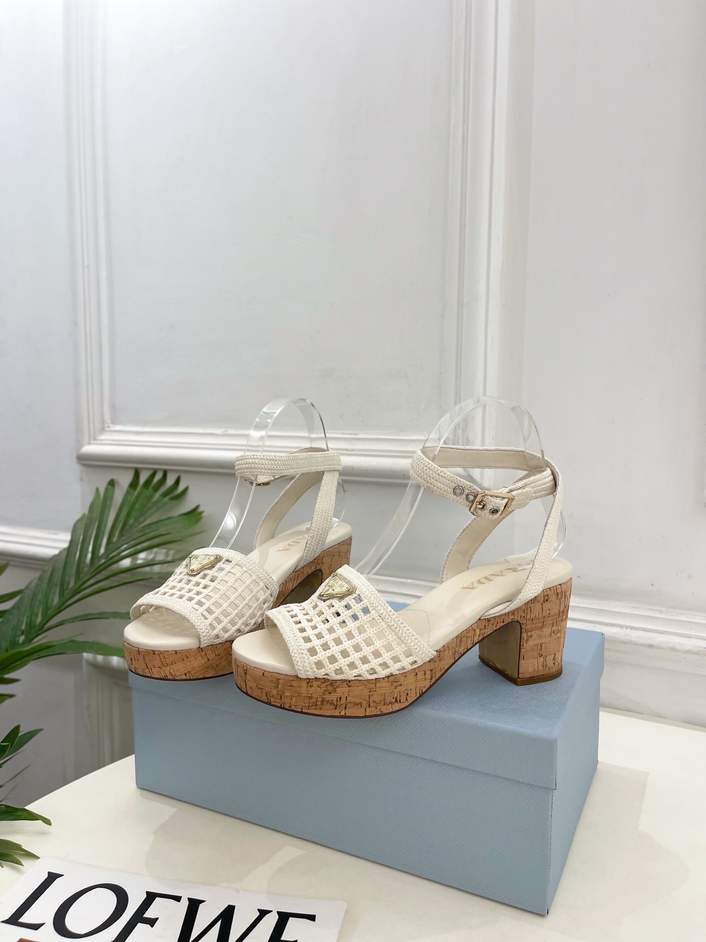 PRADA 普拉达 26𝐬𝐬 🌈2026春夏新品 专柜走秀款 经典三角标镂空编织粗跟凉鞋 系列〰 ◽鞋面:原版高定制 PRADA 普拉达 26𝐬𝐬 🌈2026春夏新品 专柜走秀款 经典三角标镂空编织粗跟凉鞋 系列〰 ◽鞋面:原版高定制