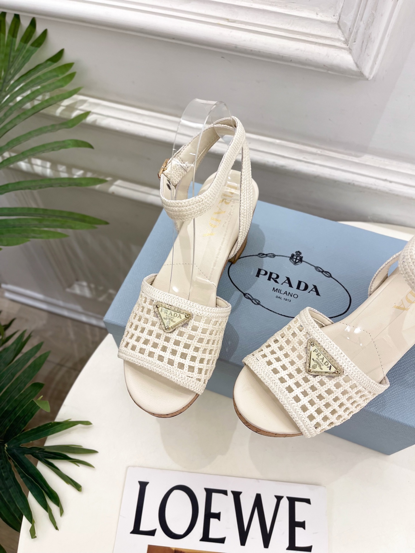 PRADA 普拉达 26𝐬𝐬 🌈2026春夏新品 专柜走秀款 经典三角标镂空编织粗跟凉鞋 系列〰 ◽鞋面:原版高定制 PRADA 普拉达 26𝐬𝐬 🌈2026春夏新品 专柜走秀款 经典三角标镂空编织粗跟凉鞋 系列〰 ◽鞋面:原版高定制