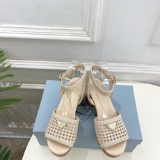 PRADA 普拉达 26𝐬𝐬 🌈2026春夏新品 专柜走秀款 经典三角标镂空编织粗跟凉鞋 系列〰 ◽鞋面:原版高定制 PRADA 普拉达 26𝐬𝐬 🌈2026春夏新品 专柜走秀款 经典三角标镂空编织粗跟凉鞋 系列〰 ◽鞋面:原版高定制