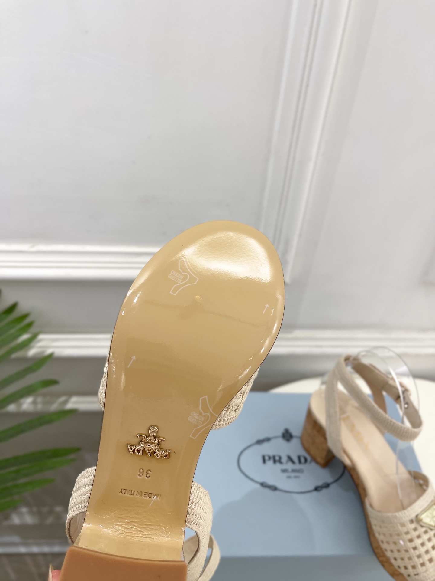 PRADA 普拉达 26𝐬𝐬 🌈2026春夏新品 专柜走秀款 经典三角标镂空编织粗跟凉鞋 系列〰 ◽鞋面:原版高定制 PRADA 普拉达 26𝐬𝐬 🌈2026春夏新品 专柜走秀款 经典三角标镂空编织粗跟凉鞋 系列〰 ◽鞋面:原版高定制