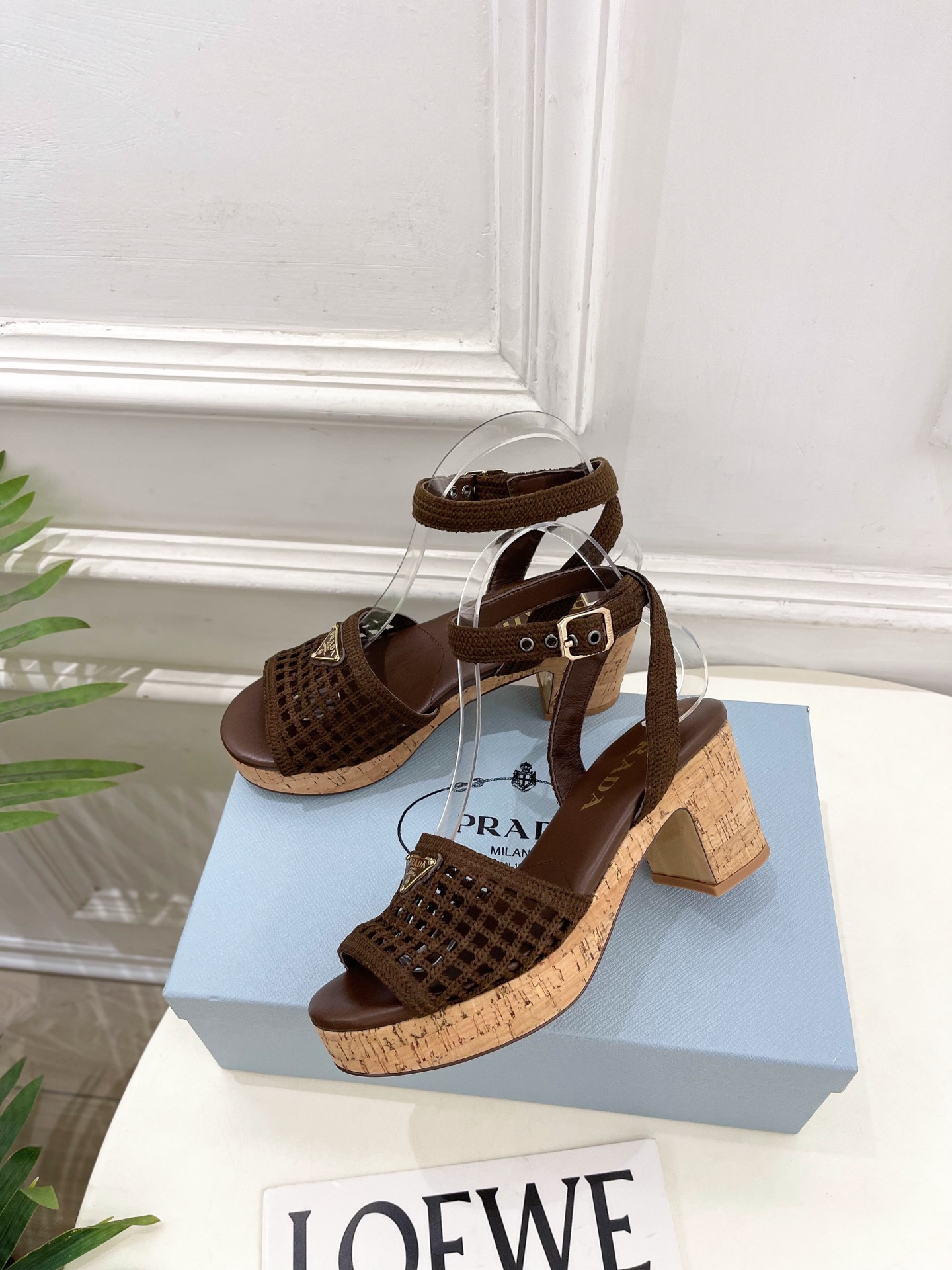 PRADA 普拉达 26𝐬𝐬 🌈2026春夏新品 专柜走秀款 经典三角标镂空编织粗跟凉鞋 系列〰 ◽鞋面:原版高定制 PRADA 普拉达 26𝐬𝐬 🌈2026春夏新品 专柜走秀款 经典三角标镂空编织粗跟凉鞋 系列〰 ◽鞋面:原版高定制