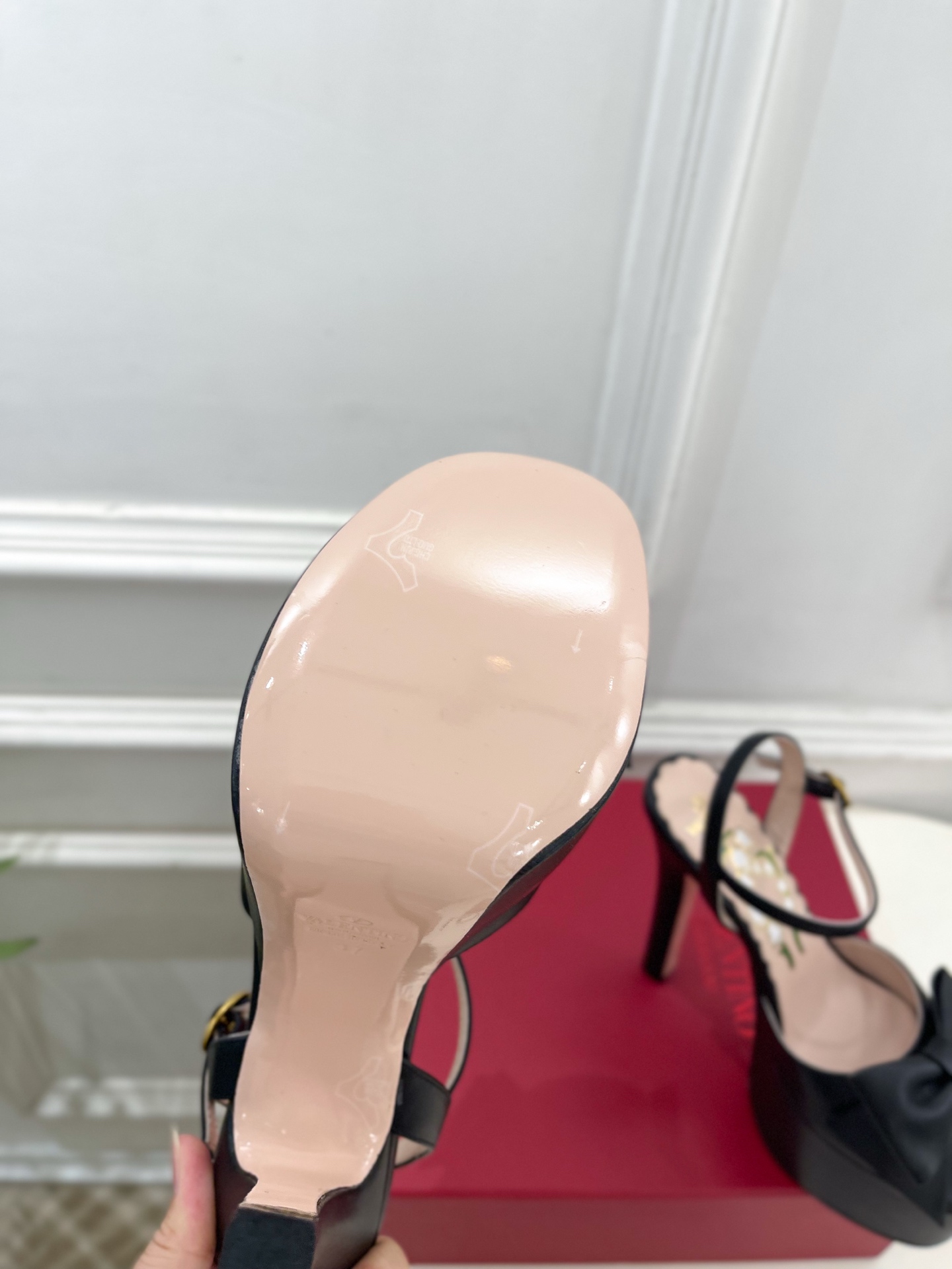 Valentino 华伦天奴 26𝐬𝐬 2026春夏新品 VT蝴蝶结防水台高跟凉鞋 上新☑️ ———————————— Valentino 华伦天奴 26𝐬𝐬 2026春夏新品 VT蝴蝶结防水台高跟凉鞋 上新☑️ ————————————