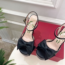 Valentino 华伦天奴 26𝐬𝐬 2026春夏新品 VT蝴蝶结防水台高跟凉鞋 上新☑️ ———————————— Valentino 华伦天奴 26𝐬𝐬 2026春夏新品 VT蝴蝶结防水台高跟凉鞋 上新☑️ ————————————