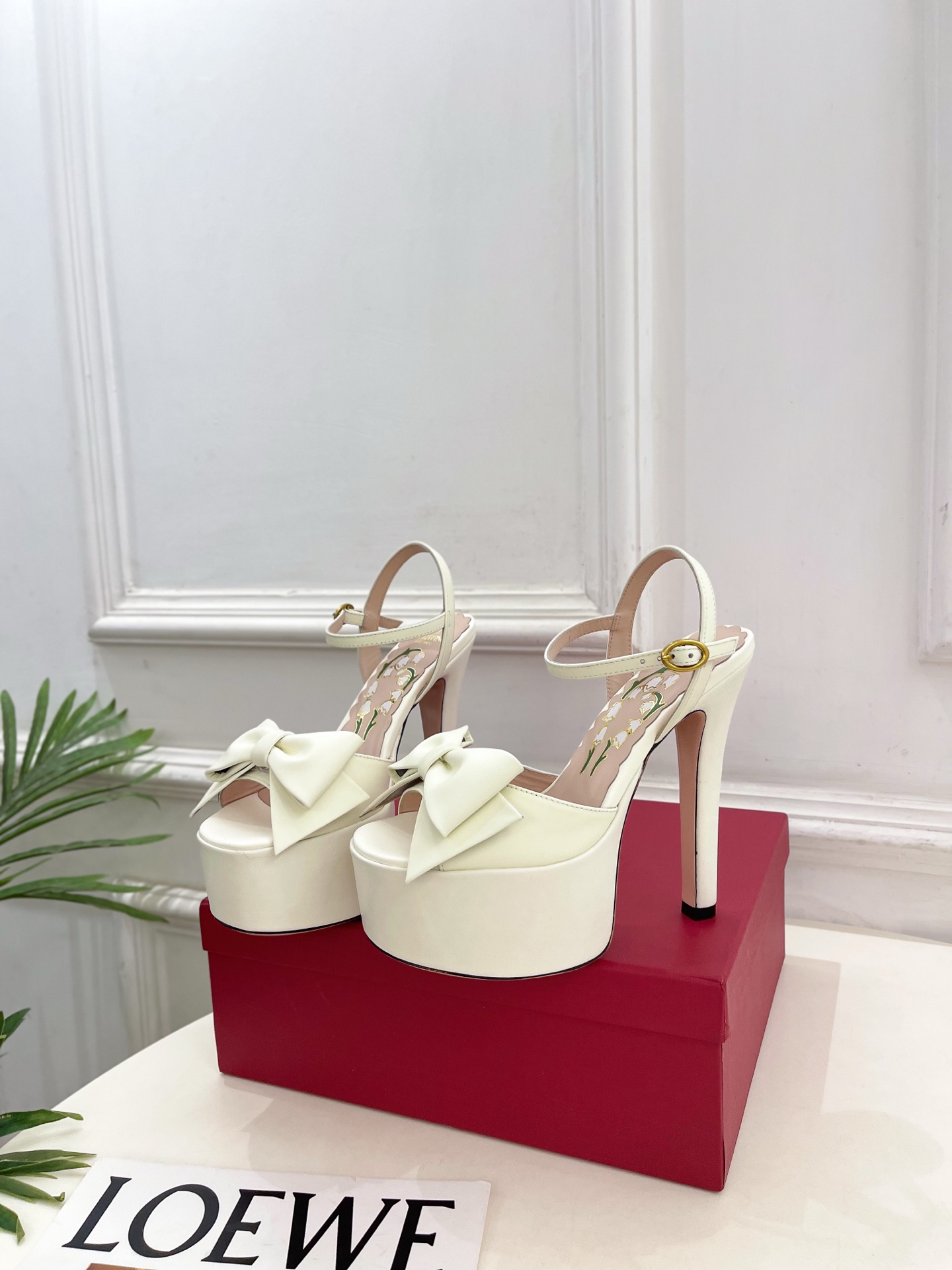 Valentino  华伦天奴 26𝐬𝐬 2026春夏新品 VT蝴蝶结防水台高跟凉鞋 上新☑️ ————————————