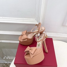 Valentino 华伦天奴 26𝐬𝐬 2026春夏新品 VT蝴蝶结防水台高跟凉鞋 上新☑️ ———————————— Valentino 华伦天奴 26𝐬𝐬 2026春夏新品 VT蝴蝶结防水台高跟凉鞋 上新☑️ ————————————