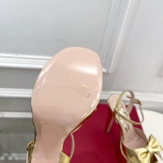 Valentino 华伦天奴 26𝐬𝐬 2026春夏新品 VT蝴蝶结防水台高跟凉鞋 上新☑️ ———————————— Valentino 华伦天奴 26𝐬𝐬 2026春夏新品 VT蝴蝶结防水台高跟凉鞋 上新☑️ ————————————