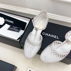 𝐂𝐇𝐀𝐍𝐄𝐋 | 小香 26𝐬𝐬 🦋2026 春夏新品 专柜经典走秀款 小香双C水钻T字带中空凉鞋 系列上新〰 𝐂𝐇𝐀𝐍𝐄𝐋 | 小香 26𝐬𝐬 🦋2026 春夏新品 专柜经典走秀款 小香双C水钻T字带中空凉鞋 系列上新〰
