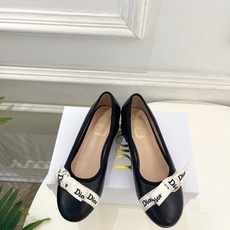 Dior | 迪奥 26𝐬𝐬 🧡💚2026春夏新品 顶级版本⚠️ 专柜主打新款 J'Adior 字母饰带蝴蝶结粗跟 Dior | 迪奥 26𝐬𝐬 🧡💚2026春夏新品 顶级版本⚠️ 专柜主打新款 J'Adior 字母饰带蝴蝶结粗跟