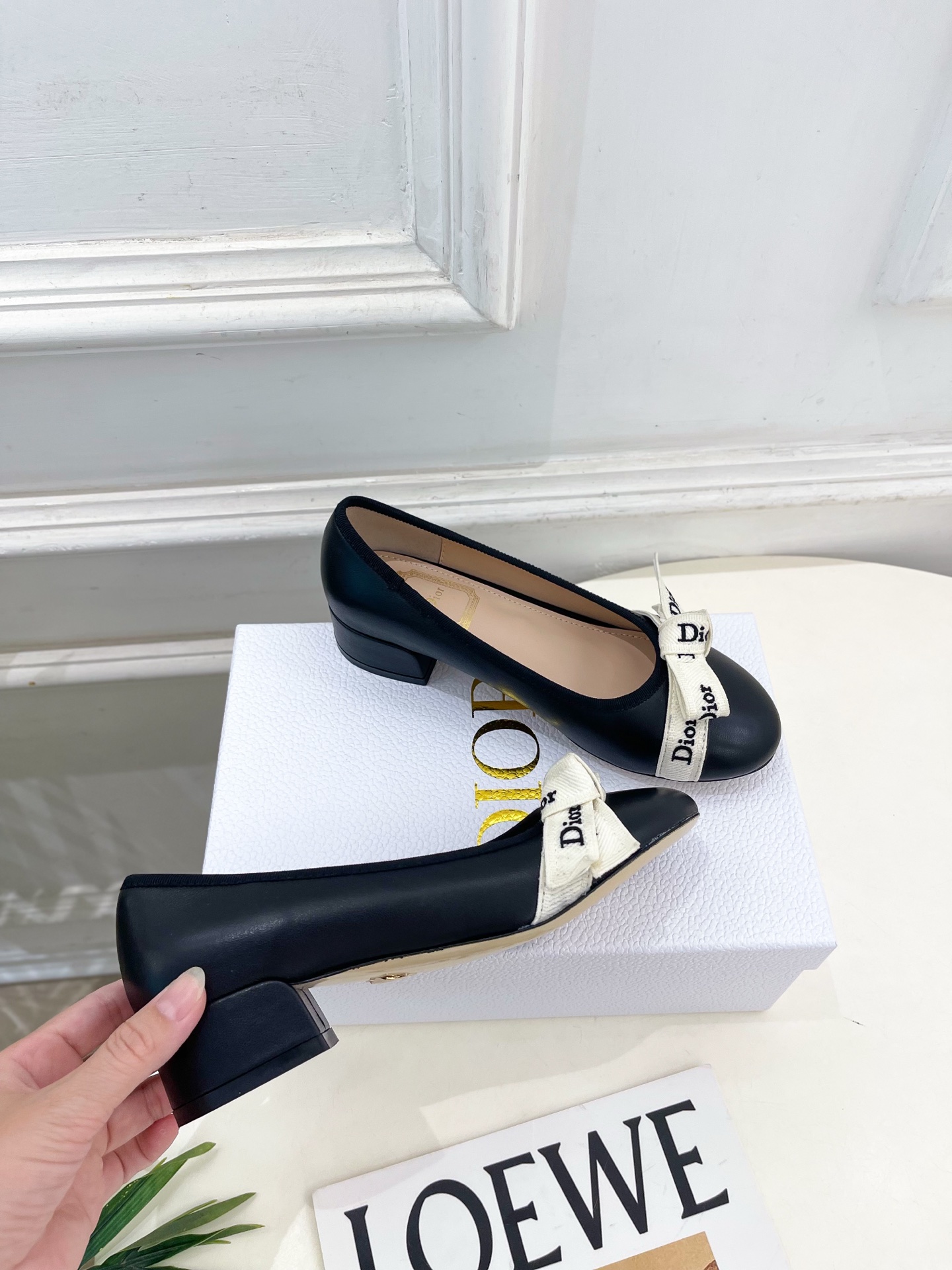 Dior | 迪奥 26𝐬𝐬 🧡💚2026春夏新品 顶级版本⚠️ 专柜主打新款 J'Adior 字母饰带蝴蝶结粗跟 Dior | 迪奥 26𝐬𝐬 🧡💚2026春夏新品 顶级版本⚠️ 专柜主打新款 J'Adior 字母饰带蝴蝶结粗跟