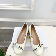 Dior | 迪奥 26𝐬𝐬 🧡💚2026春夏新品 顶级版本⚠️ 专柜主打新款 J'Adior 字母饰带蝴蝶结粗跟 Dior | 迪奥 26𝐬𝐬 🧡💚2026春夏新品 顶级版本⚠️ 专柜主打新款 J'Adior 字母饰带蝴蝶结粗跟